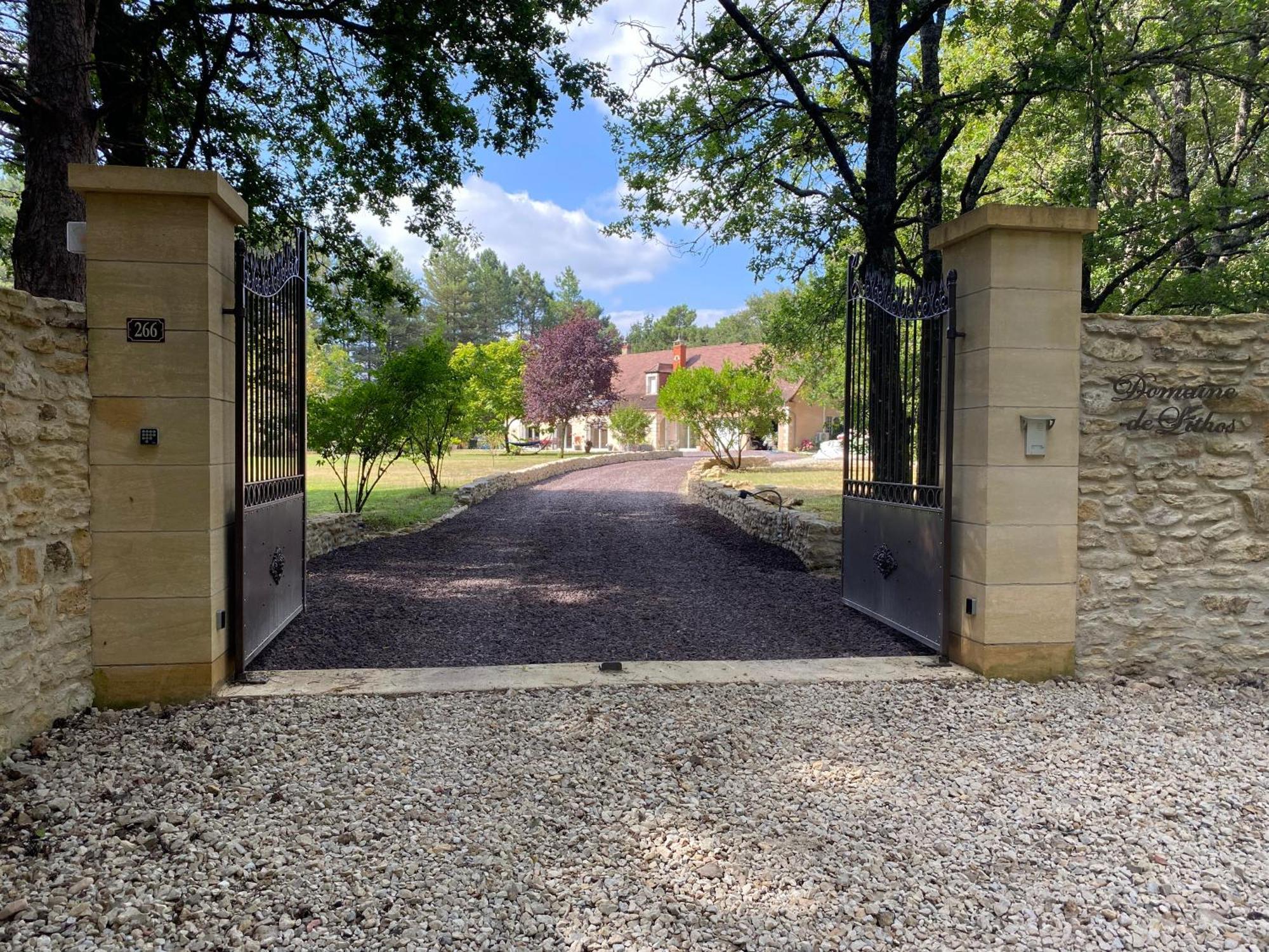 Domaine De Lithos Bed & Breakfast Fossemagne Exterior photo